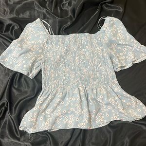 Cute flowy floral spring top.